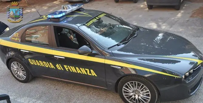 Catania: la Guardia di Finanza confisca beni per 1,2 milioni a 3 condannati per associazione per delinquere
