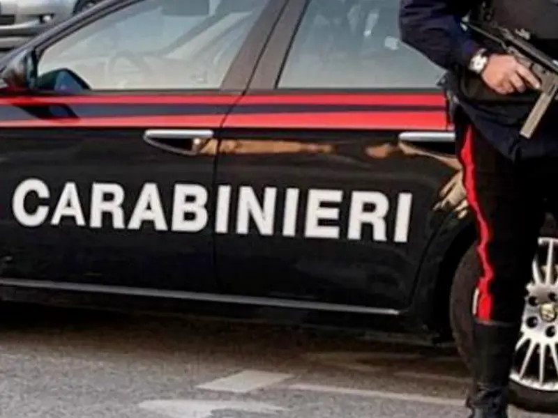 A 14 anni piazza un ordigno davanti a un bar nel Napoletano: giovane rintracciato dai carabinieri