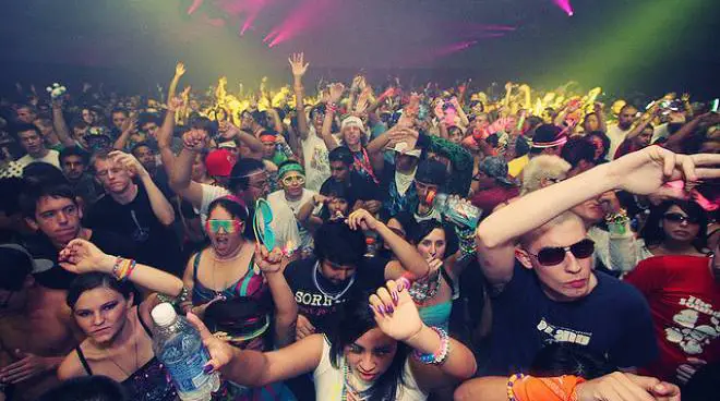 Rave party a Torino, tre poliziotti feriti