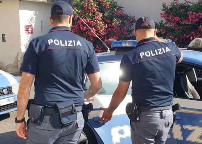 Senza patente insulta gli agenti della Polizia: denunciato il rapper Rondo da Sosa