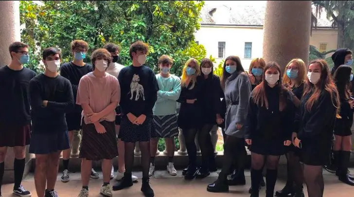 Monza, alunni indossano la gonna contro il sessismo