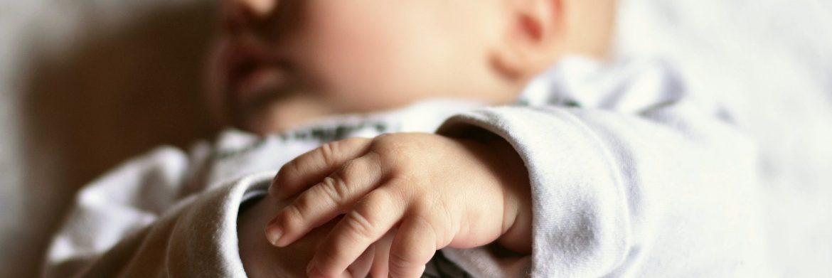 Palermo, ragazzo laureando in infermieristica salva vita a un neonato