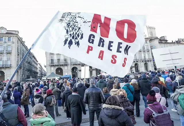 Manifestazione a Roma: tornano in piazza i no vax