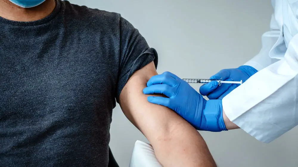 Napoli: falsi vaccini, due indagati