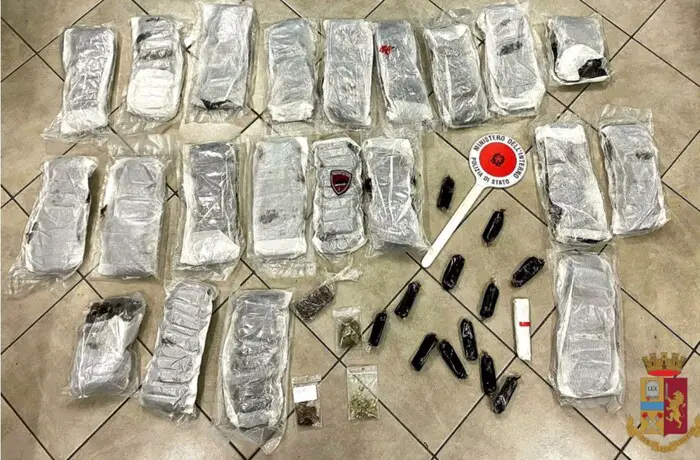 Sequestrati 24 kg di hashish a Reggio Emilia: arrestato un 31enne