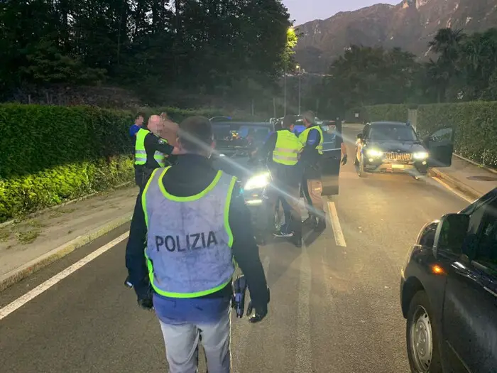 Tratta di clandestini da Milano al Nord Europa: arrestato un 41enne a Porto Ceresio (Varese)