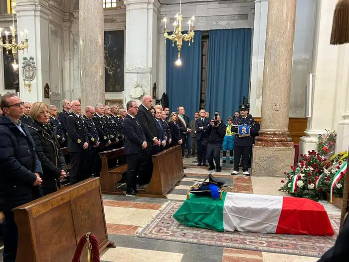 Eurofighter caduto nel trapanese: il ministro Crosetto ai funerali del pilota deceduto