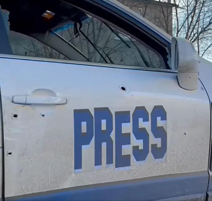 Ucraina, due giornalisti italiani colpiti dai russi a Kherson: sono salvi