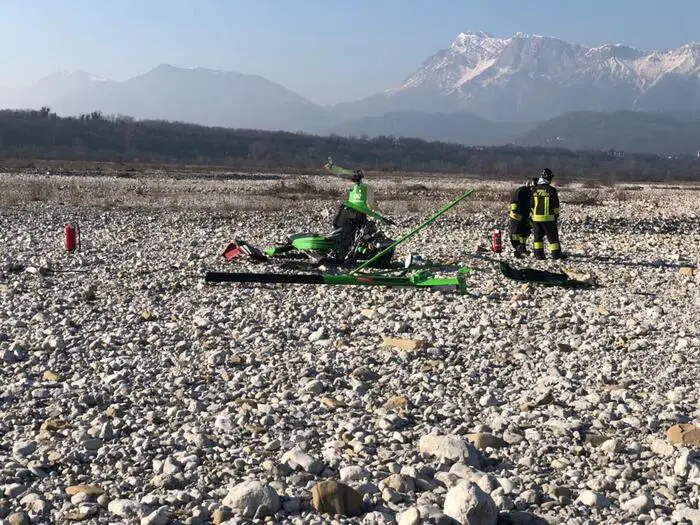 Caduto un elicottero in Friuli: morto il pilota