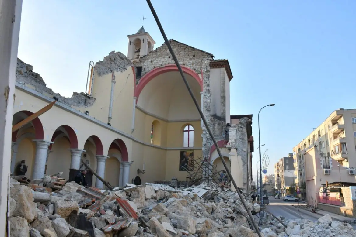 Terremoto, il Governo dichiara lo stato d’emergenza per l’estero