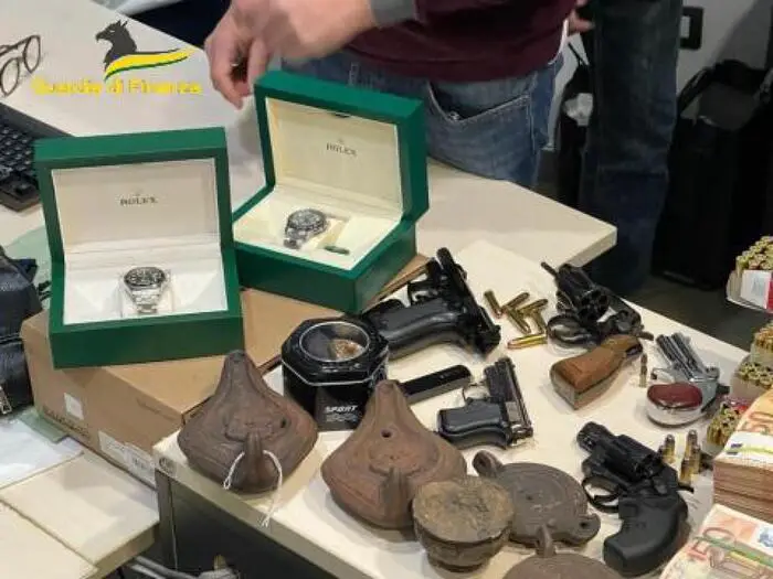 Tenta estorsione da 7 milioni dopo investimento sbagliato: preso un truffatore