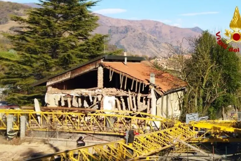 Torino | Crolla una gru nel Torinese, due operai feriti