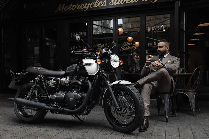 Triumph Bonneville Stealth Editions 2024. Prezzi Ufficiali e Dettagli.