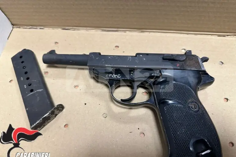 Lamezia Terme (CZ) | Trovato con pistola clandestina e droga, arrestato.