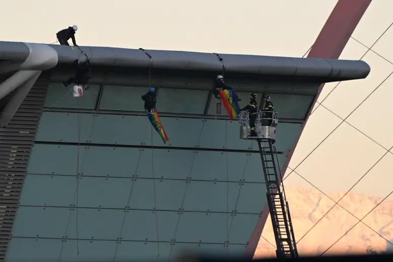 Torino | Protesta ambientalisti al meeting dell’aerospazio