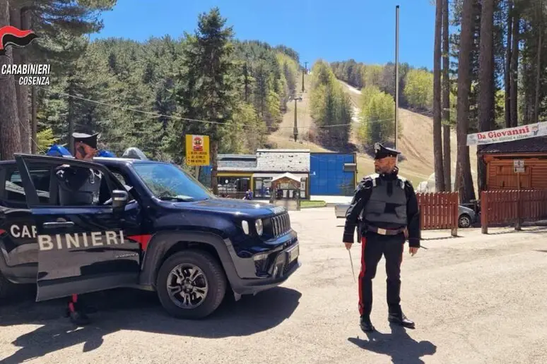 Spezzano della Sila (CS) | Molesta e minaccia una ragazza, ai domiciliari un 34enne.
