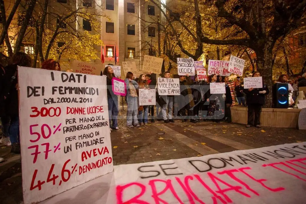 Cosenza | Perseguita e aggredisce l’ex compagna, arrestato