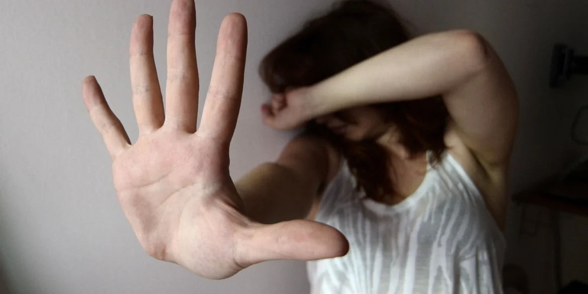 Milano | Costringe la fidanzata di 16 anni a prostituirsi per saldare debiti di droga