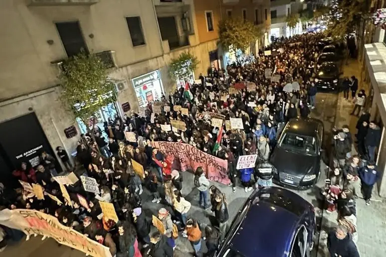 Cosenza | Violenza donne manifestazione,’città tutta femminista’