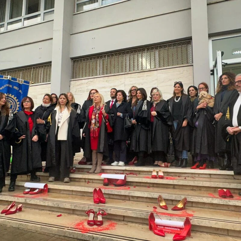 Crotone | In piazza contro la violenza sulle donne – VIDEO