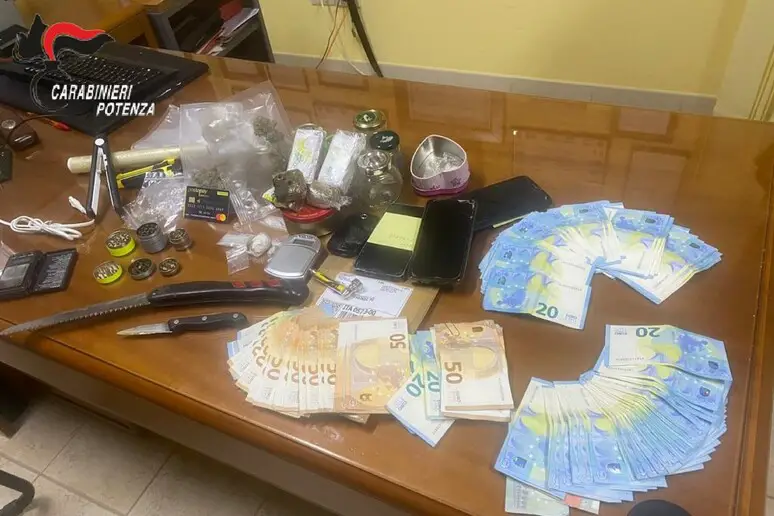 Potenza (BAS) | Cocaina, hascisc e soldi: 4 giovani arrestati nel Potentino