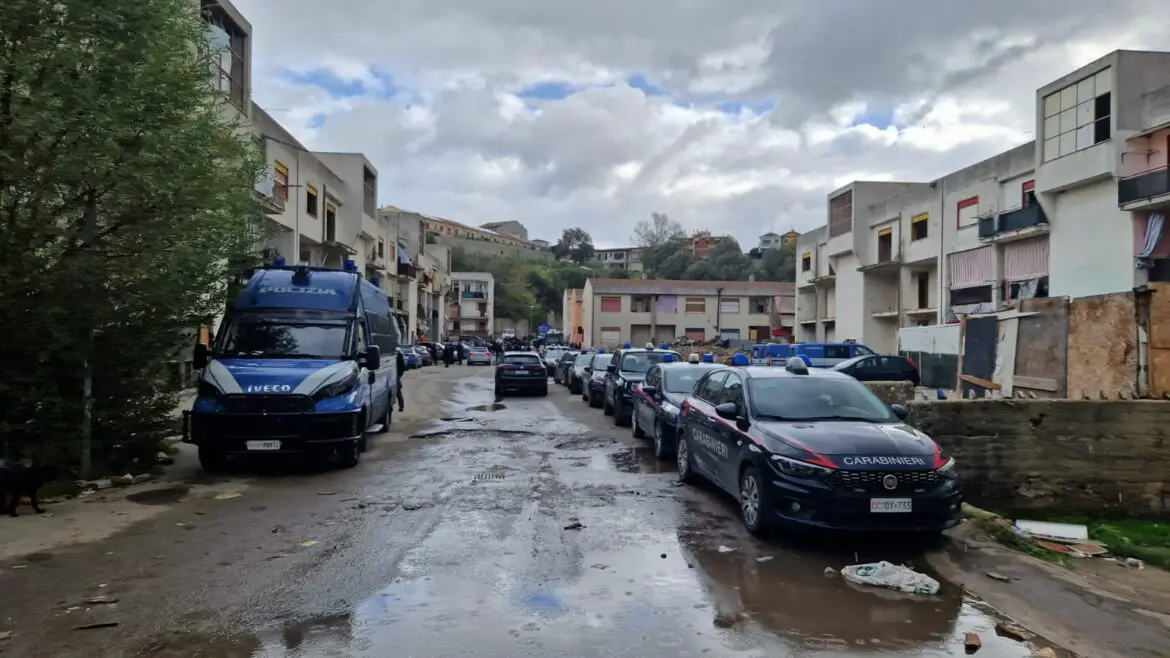 Gioia Tauro (RC) | E’ scattata all’alba l’operazione per “ripulire” il quartiere Ciambra – VIDEO