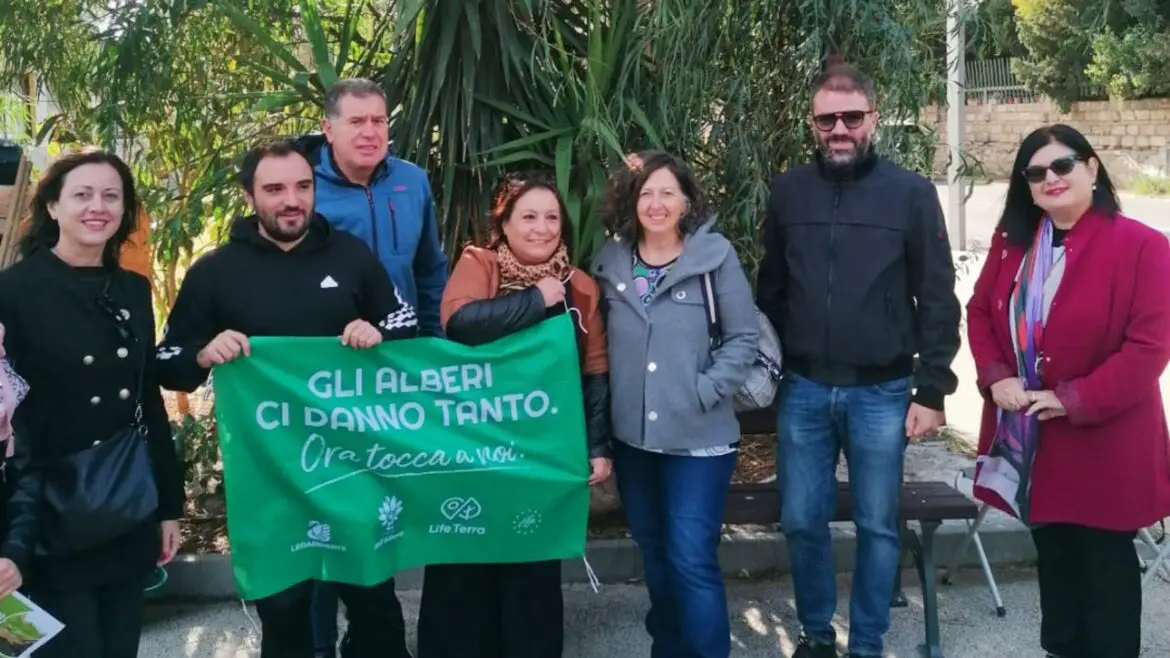 Crotone | Legambiente, piantumati 30 alberi