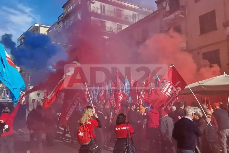 Catanzaro | Cgil e Uil in piazza contro la manovra