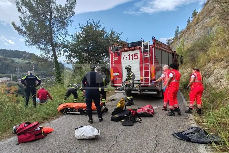 Viterbo | Auto vola dalla scarpata, muore 19enne.