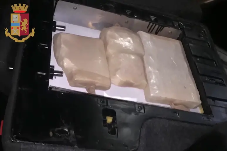 Assago(MI) | 570kg di hashish in un box, 2 arresti nel Milanese