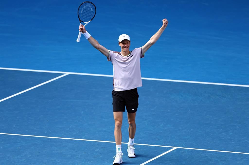 Tennis | Super Jannik Sinner trionfa soffrendo agli Australian Open