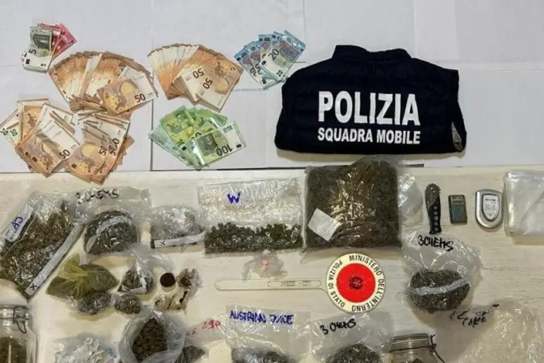 Crotone | Aveva creato un market della droga: arrestato
