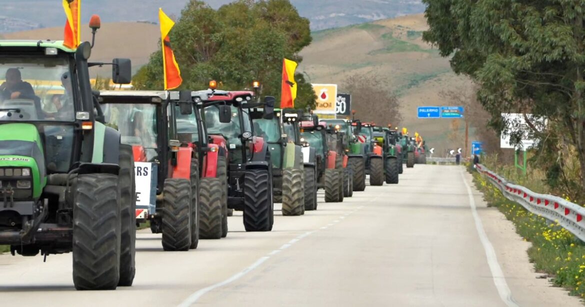 Palermo | Protesta agricoltori con i trattori sulla Palermo Sciacca