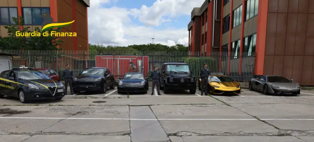 varese | contrabbando di autovetture di lusso con targa svizzera. sequestrate cinque supercar ‣ adn24 ‣ adn24 varese | contrabbando di autovetture di lusso con targa svizzera. sequestrate cinque supercar