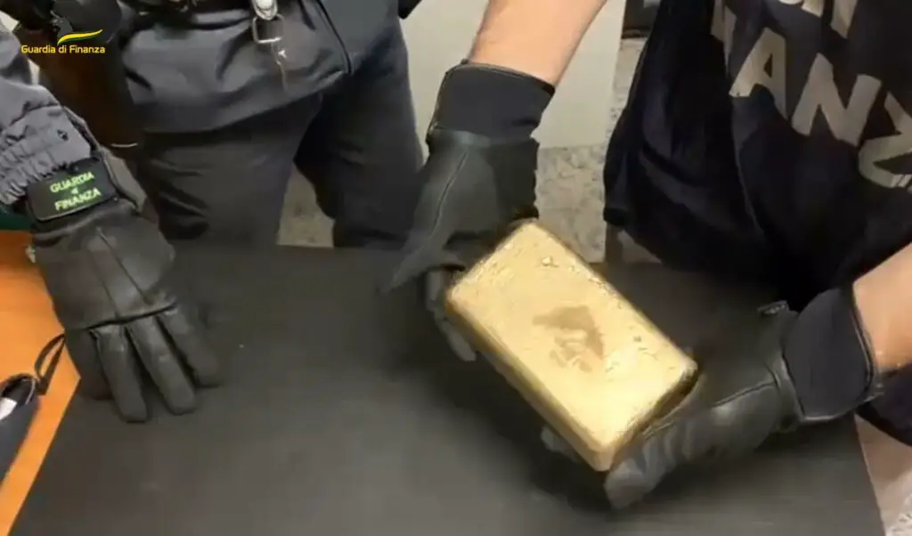 alessandria | sequestrati 800.000 euro in oro e pietre preziose: 5 segnalati ‣ adn24 ‣ adn24 alessandria | sequestrati 800.000 euro in oro e pietre preziose: 5 segnalati