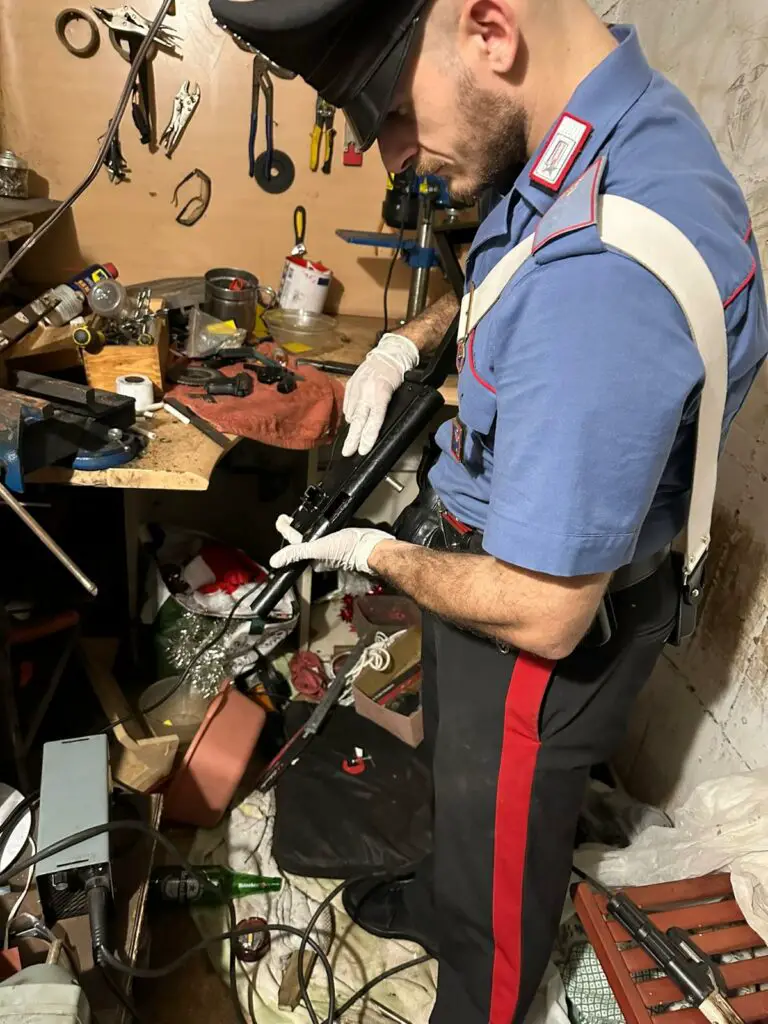 tivoli | scoperto laboratorio clandestino di armi: arrestato 21enne ‣ adn24 ‣ adn24 tivoli | scoperto laboratorio clandestino di armi: arrestato 21enne