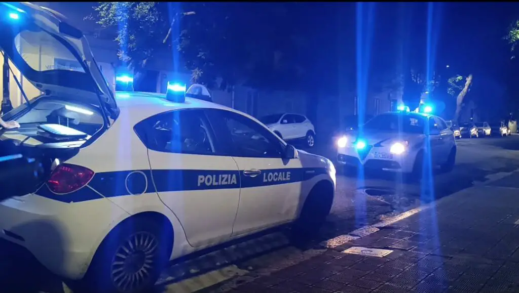 reggio calabria | polizia locale: giro di vite sul commercio abusivo e sull’occupazione abusiva di suolo pubblico. oltre 40.000 euro di sanzioni. ‣ adn24 ‣ adn24 reggio calabria | polizia locale: giro di vite sul commercio abusivo e sull’occupazione abusiva di suolo pubblico. oltre 40.000 euro di sanzioni.