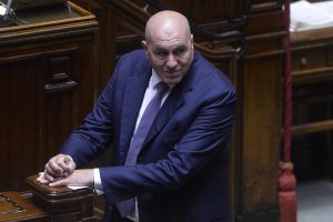 Crosetto “Dialogo per abbassare tensioni tra Kosovo e Serbia”